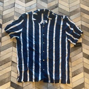 Men’a striped short sleeve button down